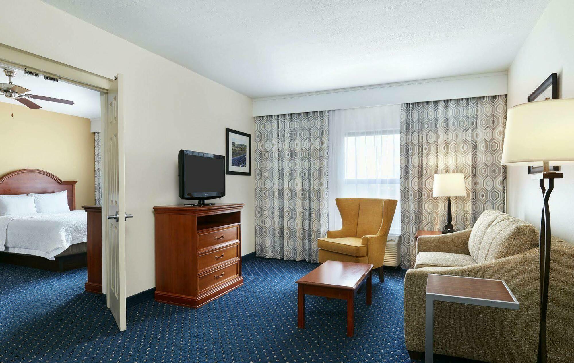 Hampton Inn & Suites Concord-Charlotte Bagian luar foto